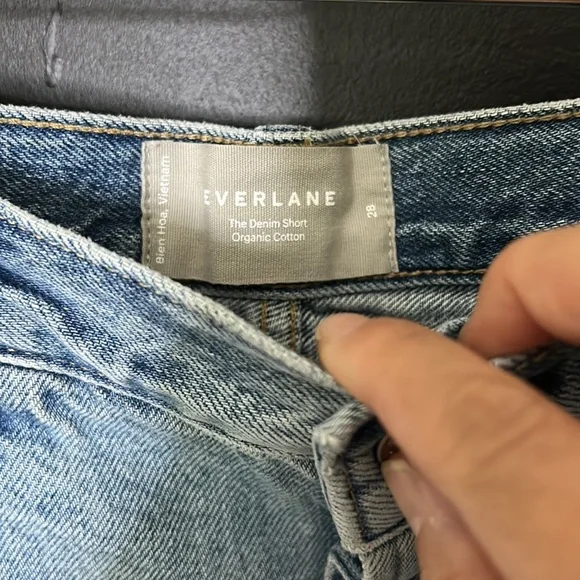 EVERLANE The relaxed Denim Short. Size 28 - Picture 4 of 11